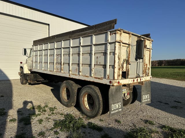 Image of Ford L9000 equipment image 2
