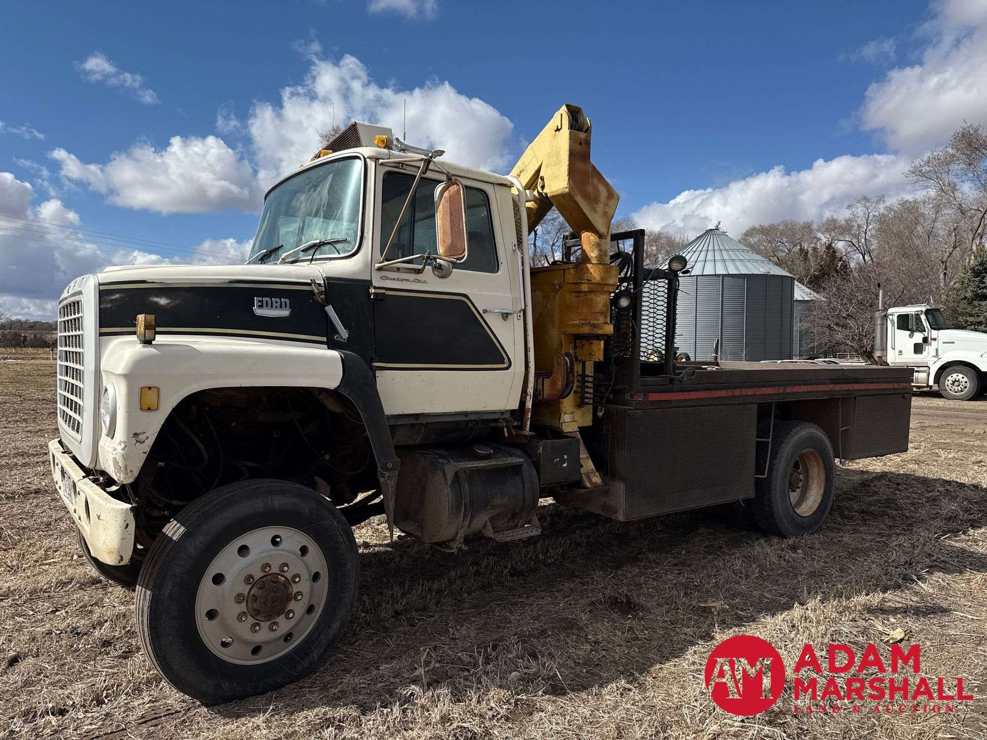 1976 Ford LN8000 Equipment Image0