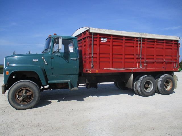 1976 Ford 880 Equipment Image0