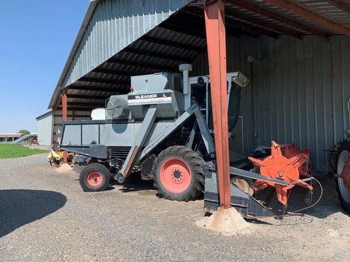 1976 Gleaner L Equipment Image0