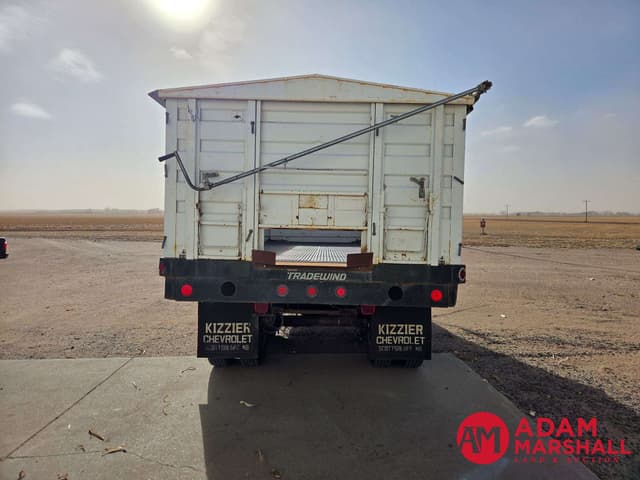 Image of GMC C6500 equipment image 4