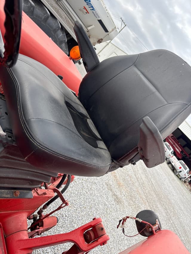 Image of International Harvester 1066 equipment image 1