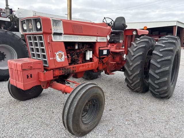 Image of International Harvester 1066 equipment image 3