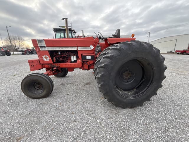 Image of International Harvester 1066 equipment image 4