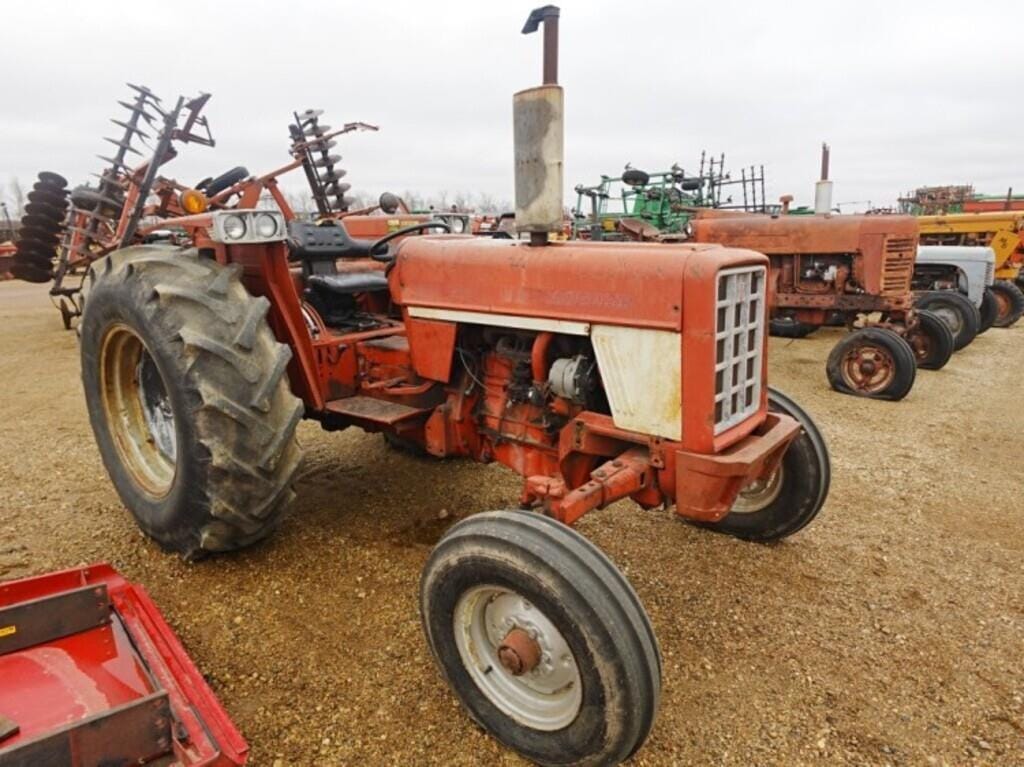 Main image International Harvester 674