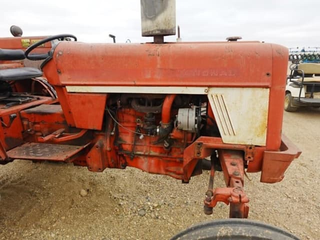Image of International Harvester 674 equipment image 4