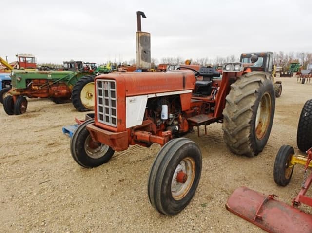 Image of International Harvester 674 equipment image 1