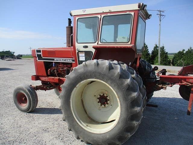 Image of International Harvester 1066 equipment image 4