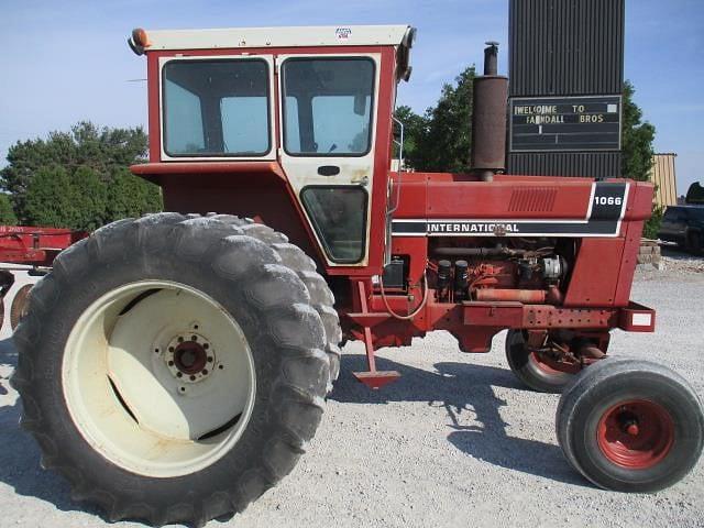 Image of International Harvester 1066 equipment image 3