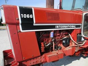 Main image International Harvester 1066 10