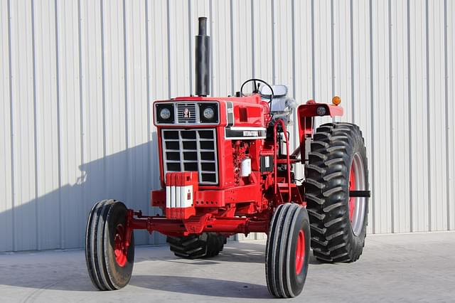 Image of International Harvester 1066 equipment image 1