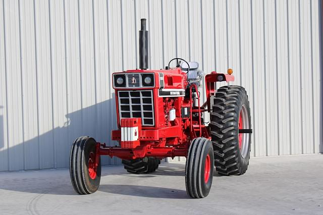 Image of International Harvester 1066 equipment image 2