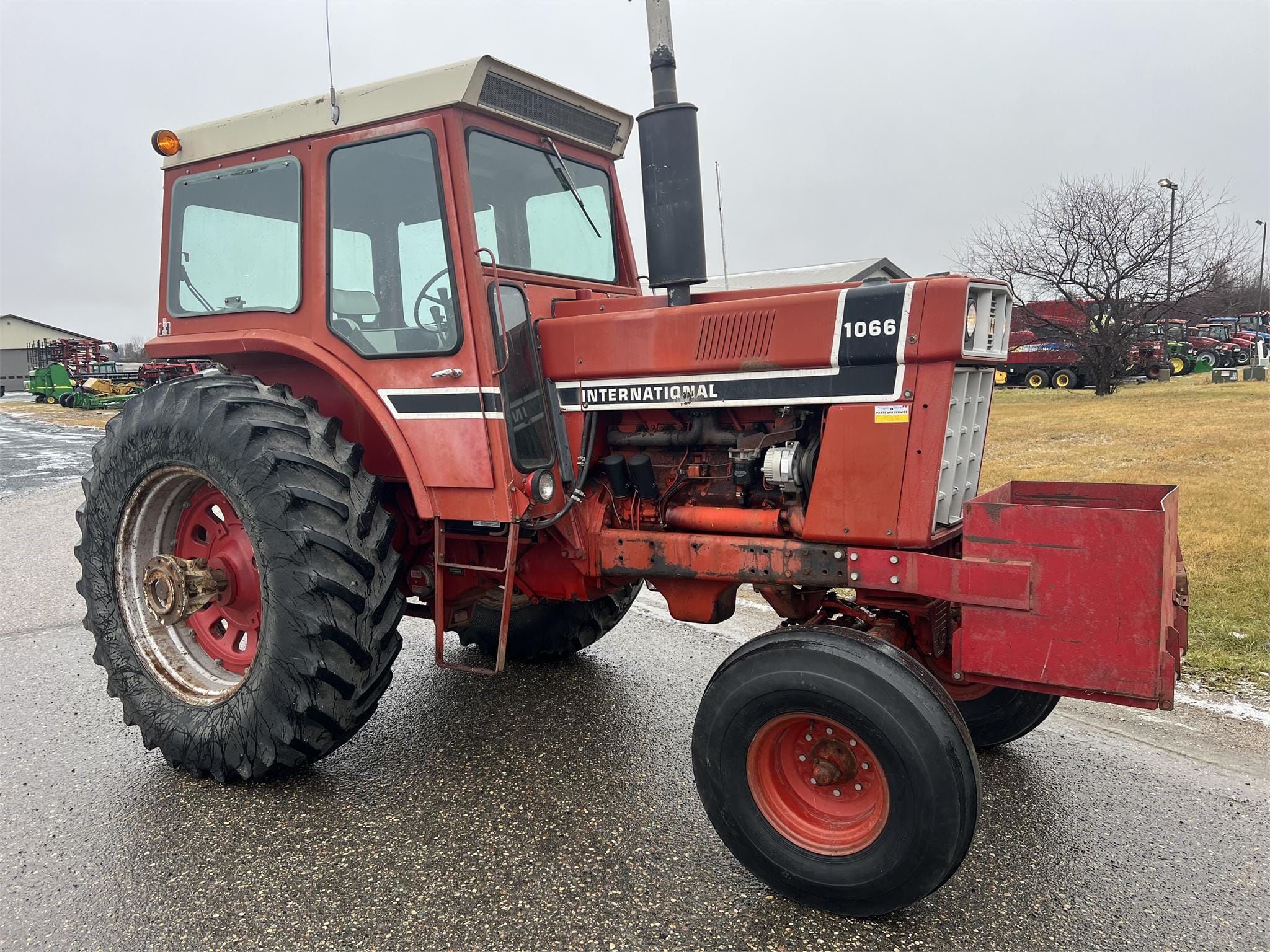 Main image International Harvester 1066