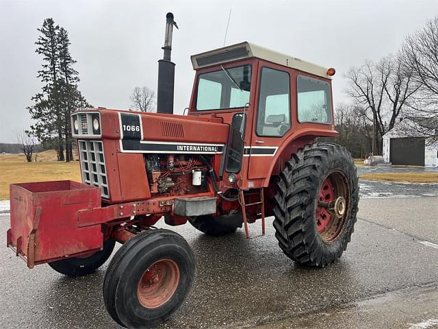 Image of International Harvester 1066 equipment image 4