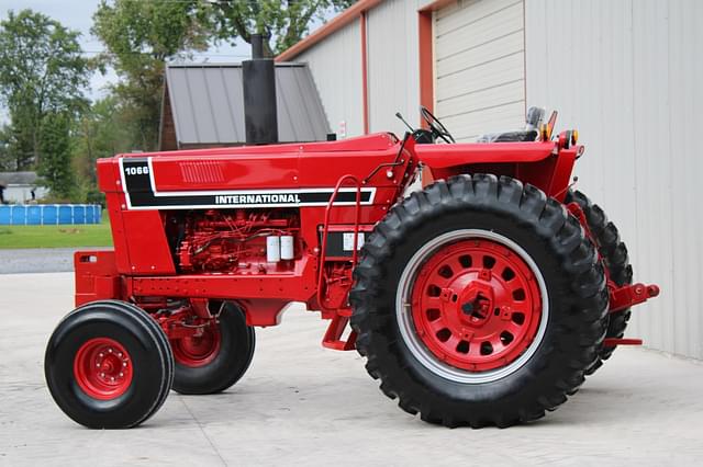 Image of International Harvester 1066 equipment image 3