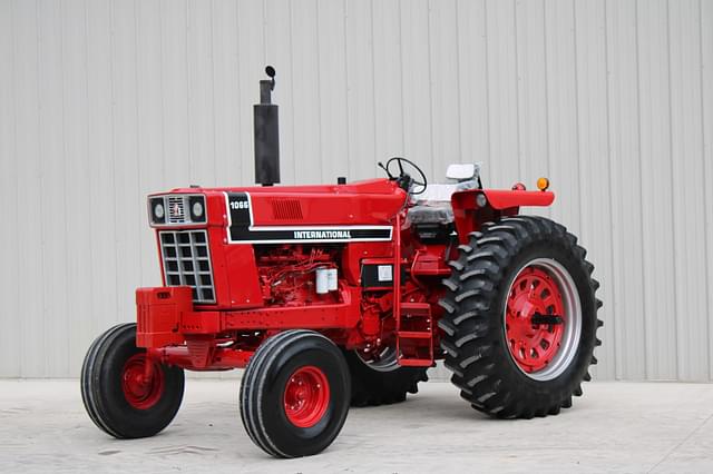 Image of International Harvester 1066 equipment image 1