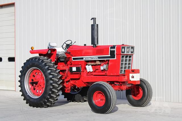 Image of International Harvester 1066 equipment image 4