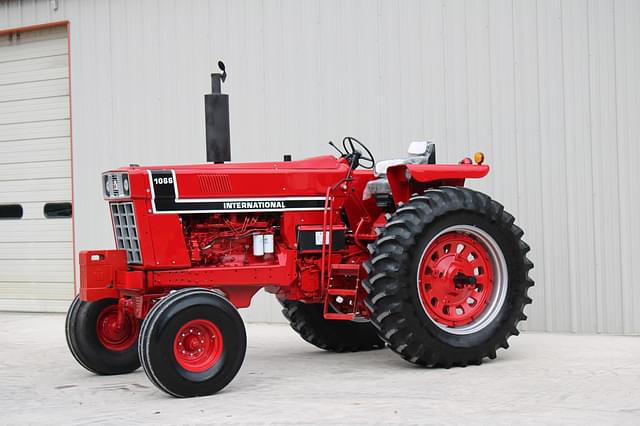 Image of International Harvester 1066 equipment image 1