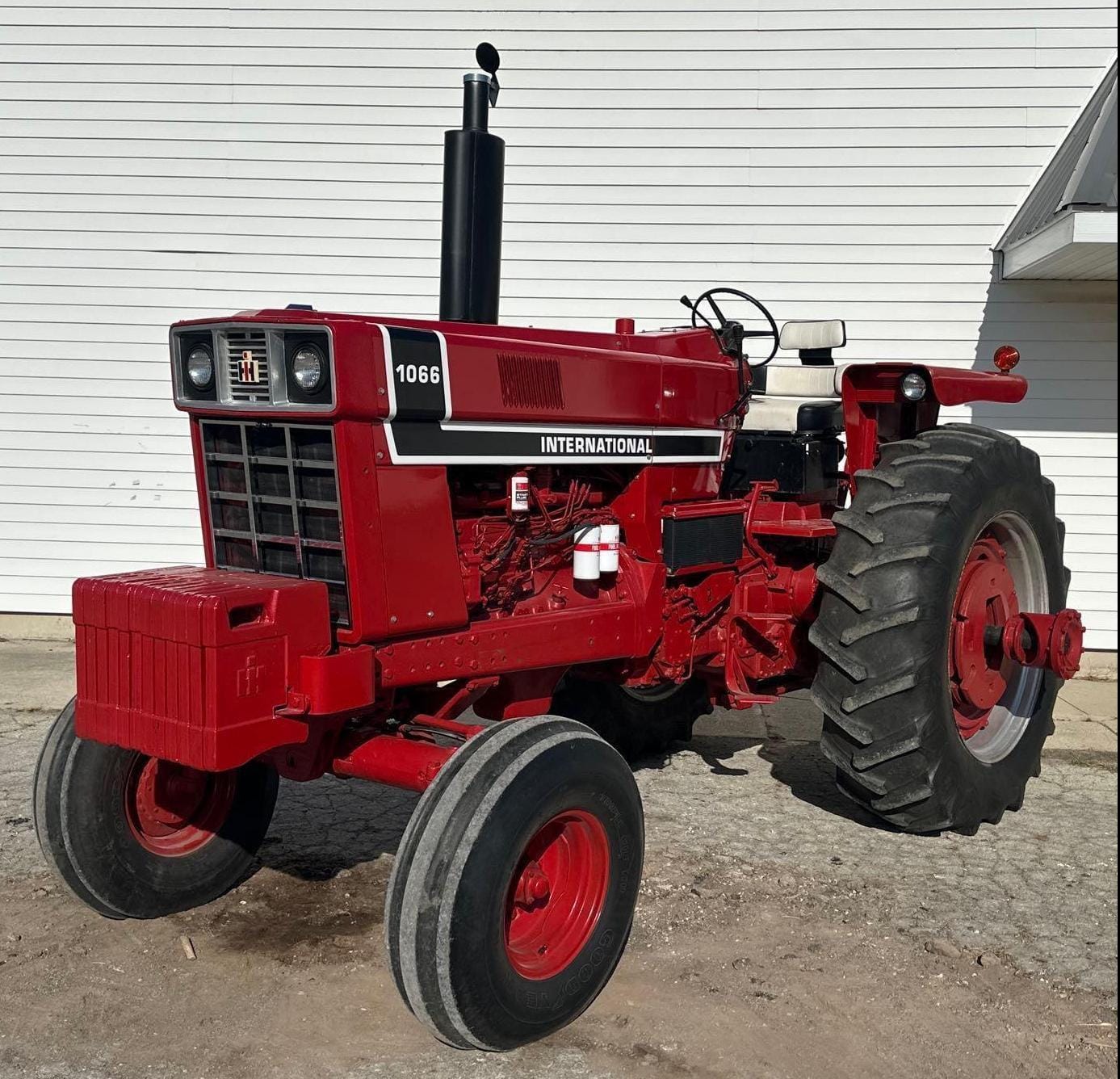 1976 International Harvester 1066 Equipment Image0