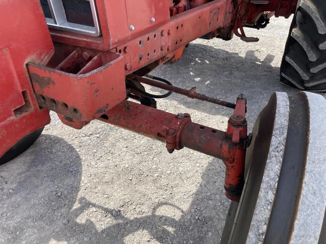 Image of International Harvester 1066 equipment image 2