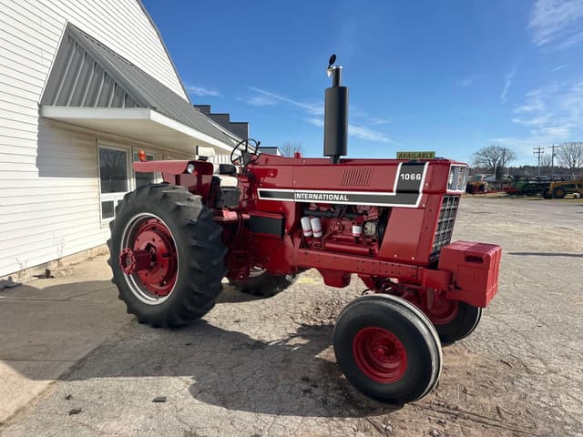 Image of International Harvester 1066 equipment image 3