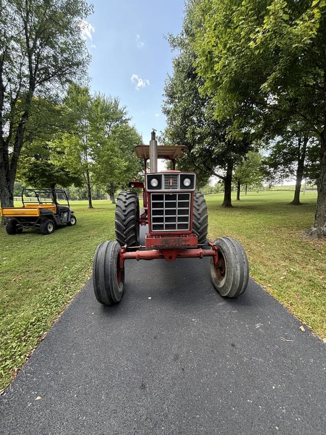 Image of International Harvester 1066 equipment image 1