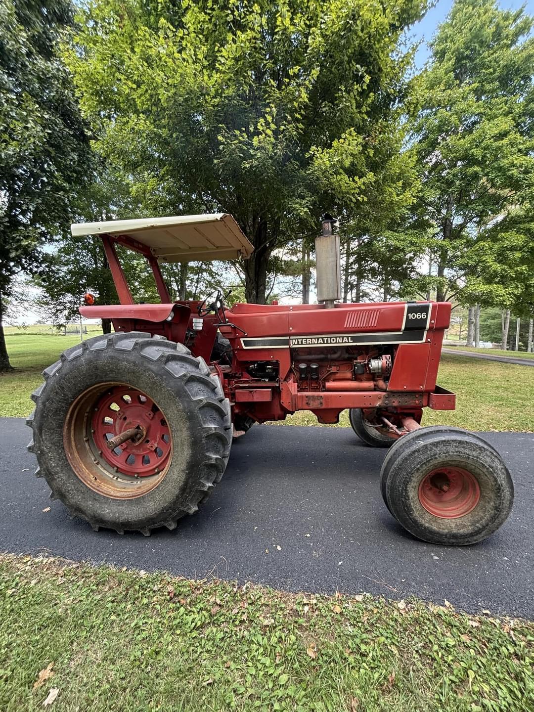 Image of International Harvester 1066 Primary image