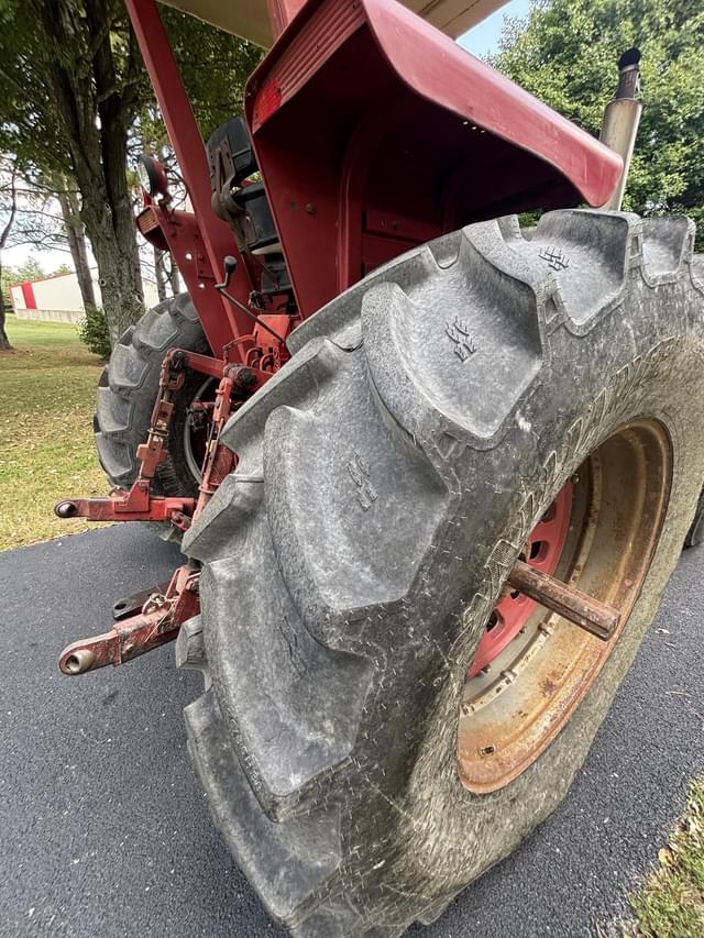 Image of International Harvester 1066 equipment image 3