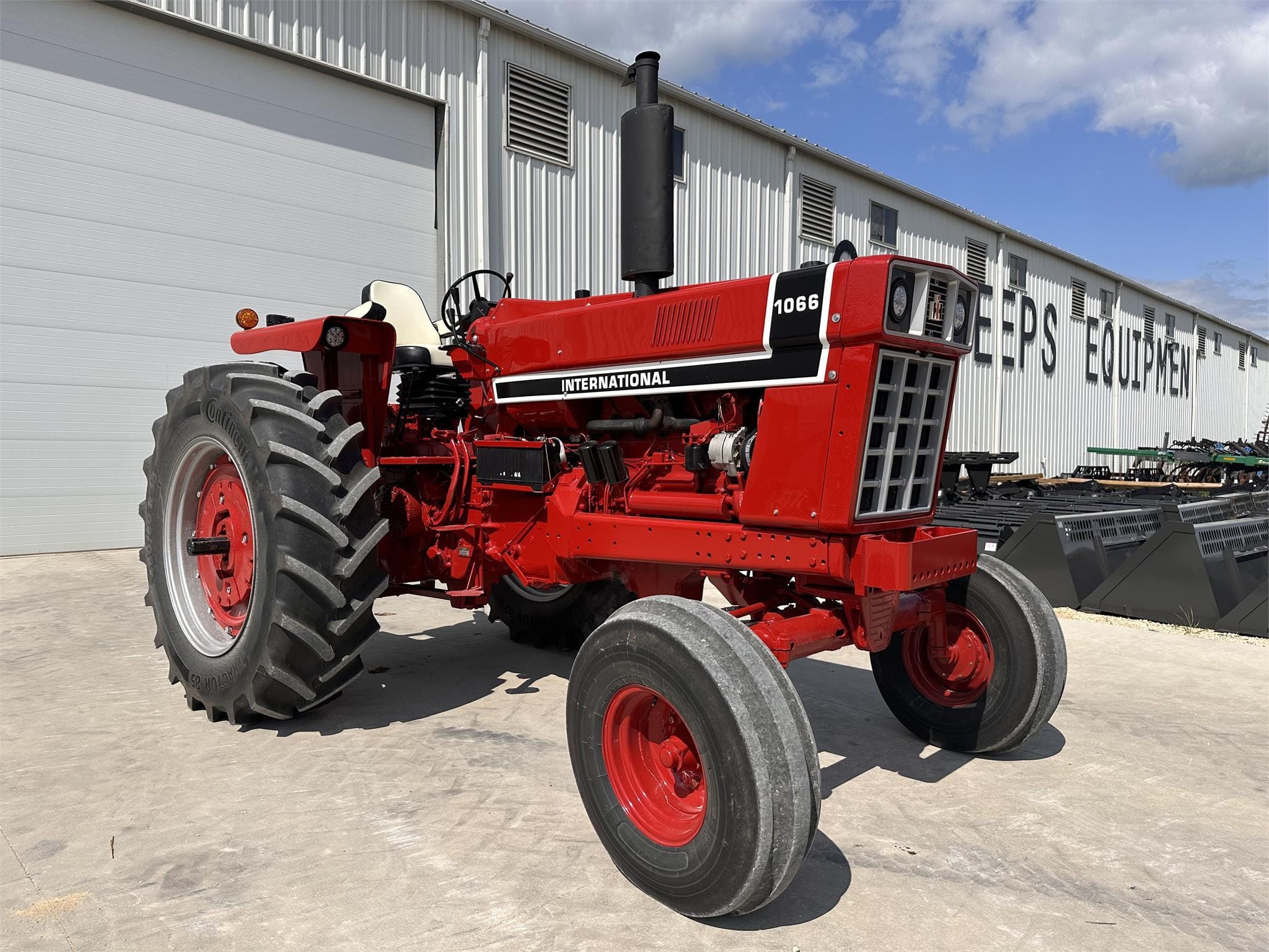 Main image International Harvester 1066