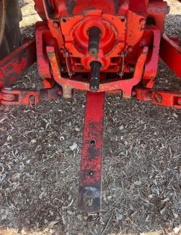 Image of International Harvester 1066 equipment image 3