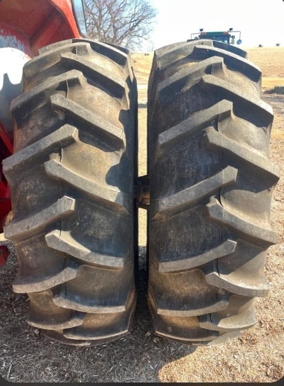 Image of International Harvester 1066 equipment image 4