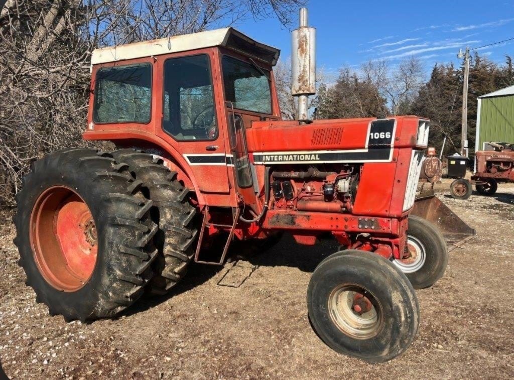 1976 International Harvester 1066 Equipment Image0