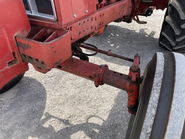Image of International Harvester 1066 equipment image 2