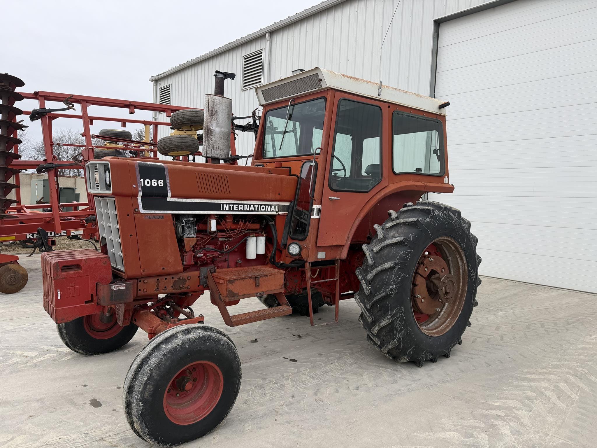 1976 International Harvester 1066 Equipment Image0