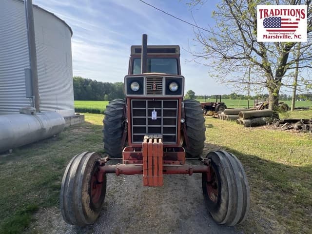 Image of International Harvester 1066 equipment image 1