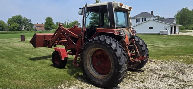 Image of International Harvester 1086 equipment image 4