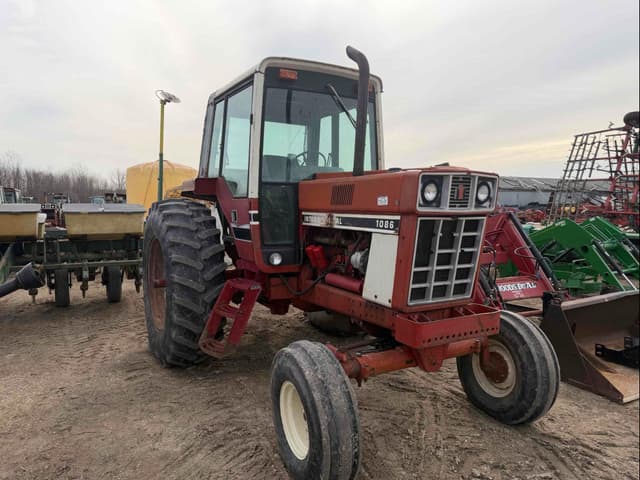 Image of International Harvester 1086 equipment image 1