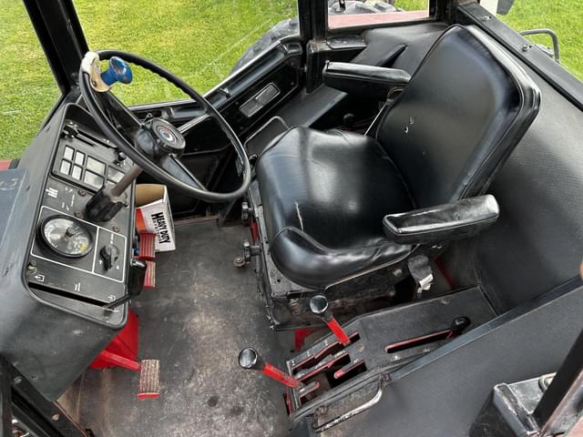 Image of International Harvester 1086 equipment image 2