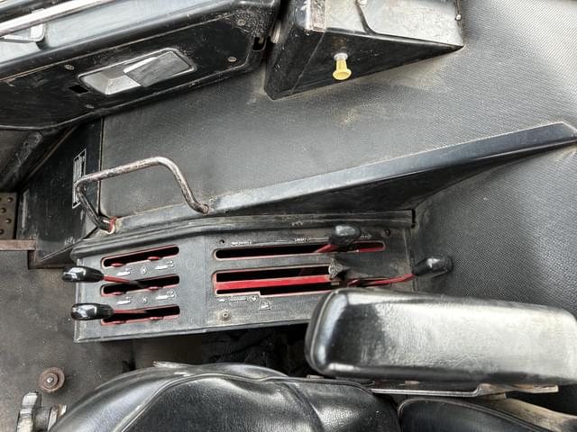 Image of International Harvester 1086 equipment image 4