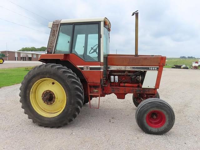 Image of International Harvester 1086 equipment image 4