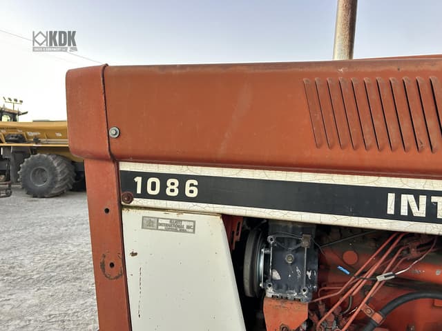 Image of International Harvester 1086 equipment image 4