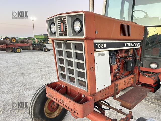 Image of International Harvester 1086 equipment image 3