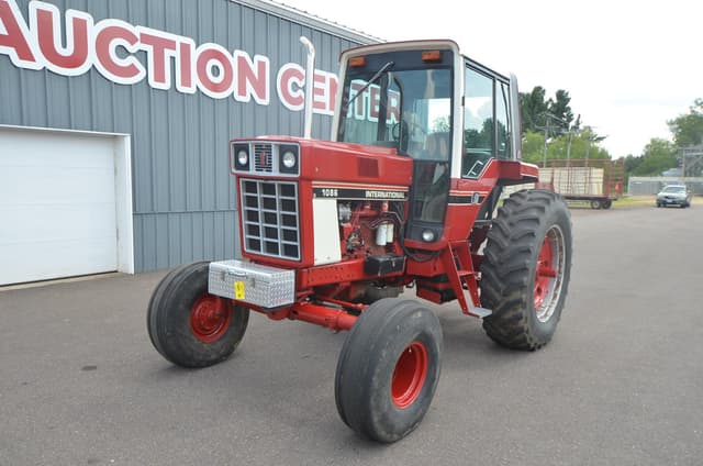Image of International Harvester 1086 equipment image 1