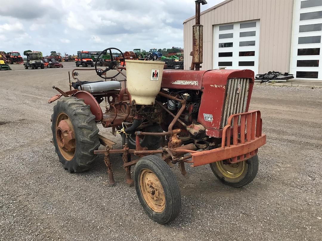 Image of International Harvester 140 Primary image