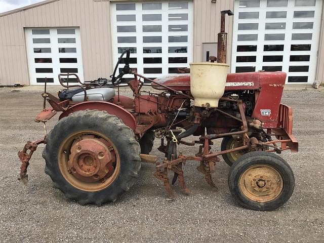 Image of International Harvester 140 equipment image 2