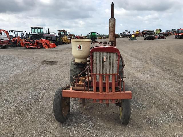 Image of International Harvester 140 equipment image 4