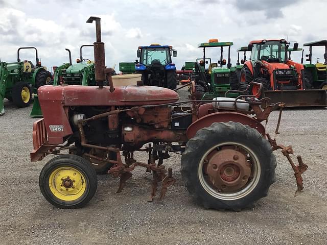 Image of International Harvester 140 equipment image 3