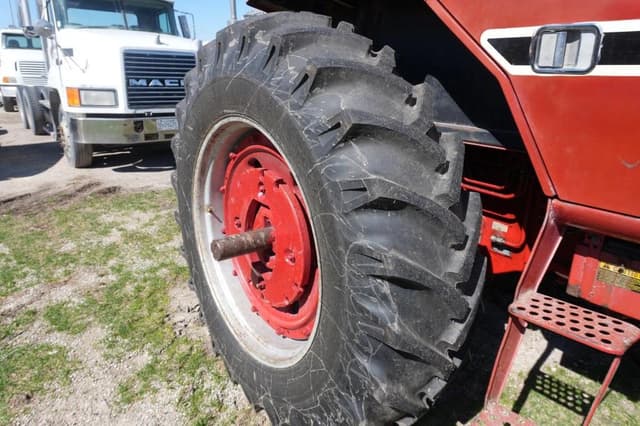 Image of International Harvester 1486 equipment image 4