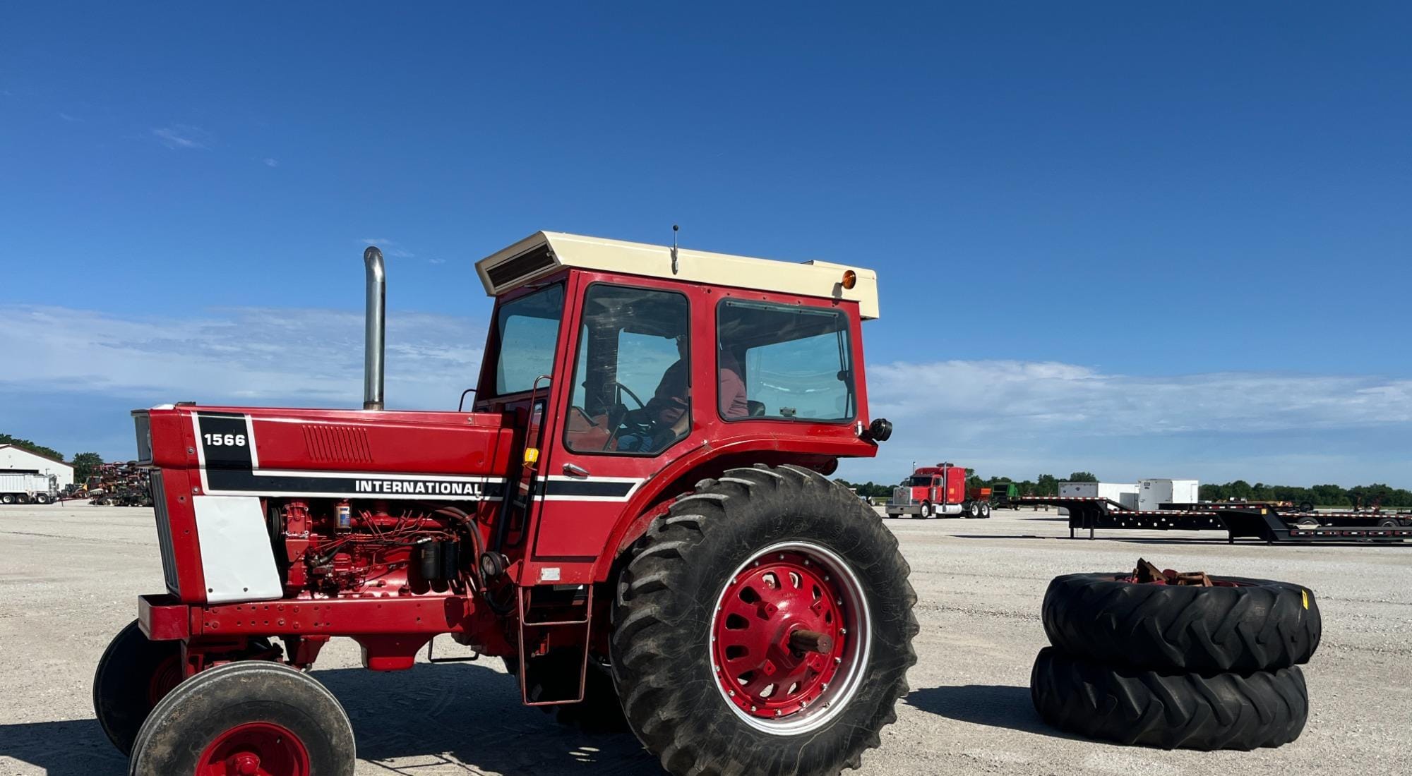 Main image International Harvester 1566