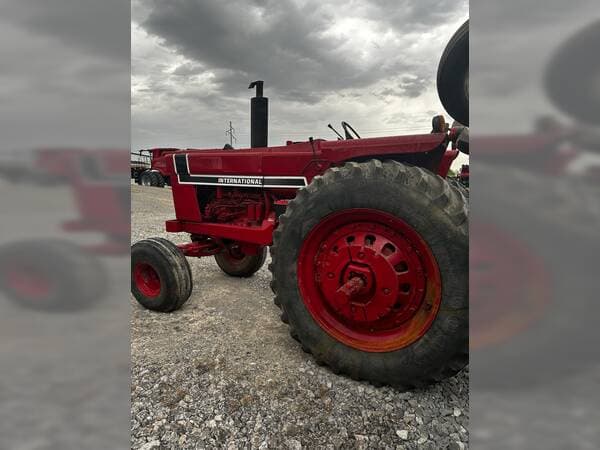 Image of International Harvester 1566 equipment image 2